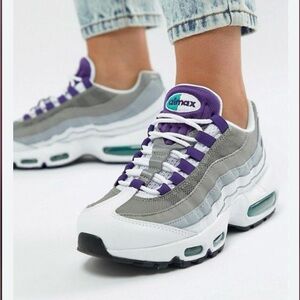 Nike Gray and Blue Athletic Shoes with Modern Design